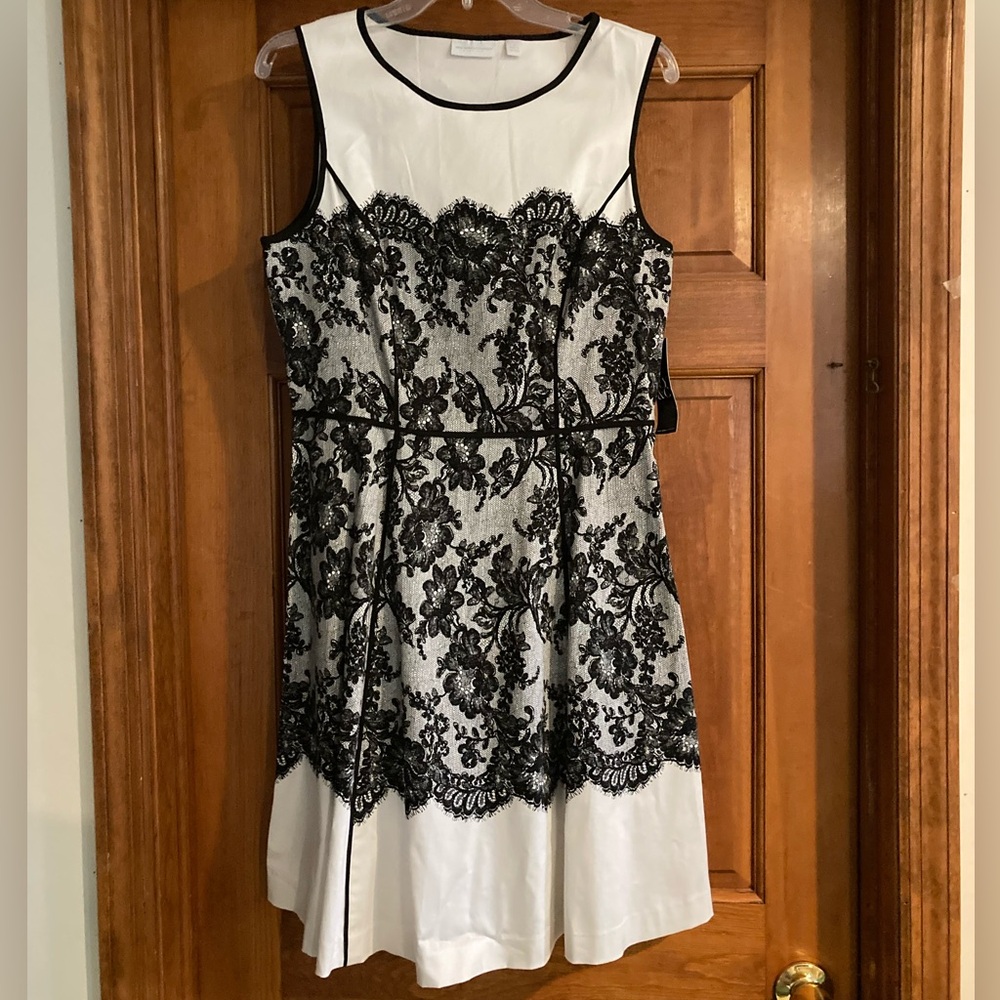 New York & Company Black & White Dress
NWT
Size 10
